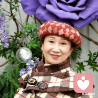 “感恩的心，感谢有你，伴我一生，让我有勇气做我自己。感恩的心，感谢命运，花开花落，我一样会珍惜。”这首歌使我明白没有阳光，就没有暖和；没有水源，就没有生命；没有父母，就没有我们自己；没有亲情友情和爱情，世界就会是一片孤独和黑暗，为了摆脱它，我们需要一颗感恩的心❤️
❤️❤️再一次让我有勇气做我自己😎配图