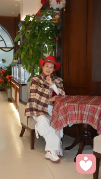 “感恩的心，感谢有你，伴我一生，让我有勇气做我自己。感恩的心，感谢命运，花开花落，我一样会珍惜。”这首歌使我明白没有阳光，就没有暖和；没有水源，就没有生命；没有父母，就没有我们自己；没有亲情友情和爱情，世界就会是一片孤独和黑暗，为了摆脱它，我们需要一颗感恩的心❤️
❤️❤️再一次让我有勇气做我自己😎配图