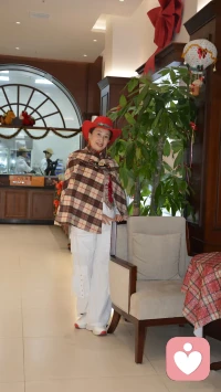 “感恩的心，感谢有你，伴我一生，让我有勇气做我自己。感恩的心，感谢命运，花开花落，我一样会珍惜。”这首歌使我明白没有阳光，就没有暖和；没有水源，就没有生命；没有父母，就没有我们自己；没有亲情友情和爱情，世界就会是一片孤独和黑暗，为了摆脱它，我们需要一颗感恩的心❤️
❤️❤️再一次让我有勇气做我自己😎配图