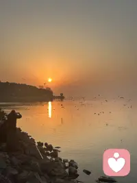 慢慢来，谁不是在深夜崩溃，清晨自愈。
允许一切发生，允许自己难过，
你已经很努力了，不必逼自己立刻好起来。配图