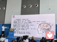 《童年在争吵、离异、缺少关爱的家庭长大的孩子》
他们是童年阴影里生长出的星星，微弱，却闪烁着独一份的光亮。

成长在硝烟弥漫或冷暴力笼罩的家，他们早就习惯了把心门关紧，怕被伤害，也怕伤害别人。对他们来说，性别不是爱的门槛，懂你才是唯一的钥匙。在不被看好的目光里，他们用沉默积攒力量，最终勇敢地走出柜子，选择了一条更艰难的路。

请不要用异样的眼光去审判他们。如果你遇见了他们，请给他们一个微笑。因为他们比任何人都渴望爱与被爱，而这份爱，值得世间所有的温柔与郑重。配图