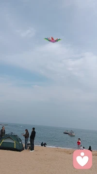 蓝天碧海金沙滩配图