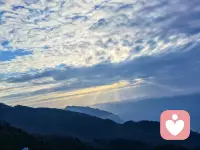 这世间
最深的城府叫：光明磊落
最狠的谋略叫：以诚待人
最高的境界叫：大道至简
算计是漏水的竹篮，坦诚才是载舟的江。心机如蜘蛛网，既困扰别人，又缠绕自己，而极度的坦诚，就是无坚不摧。配图