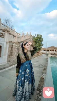 💞《紫离火时代，集体灵魂在求救》
 
这是一个九紫离火时代，
物质丰盛，精神匮乏的时代。
如果你有认真观察，
便会发现，
无论成人还是孩子，
很多人深陷精神内耗，
他们莫名紧张、焦虑、恐惧、失眠，
关系不和谐，
被情绪裹挟、身不由己。
在我的众多来访者中，
也印证了这一点：
精神匮乏正在大爆发。
其实，这是灵魂在求救、在呐喊。
这种状态持续太久，
终会化作身体的痛、心里的伤。
我是婷姐，倾听疗愈师，你的灵魂陪伴者，
带你看见情绪背后，潜意识深处未被满足的需求，
释放积压已久的沉重情绪，愈合内在创伤。
如果你正经历迷茫、困顿，
可预约倾听陪伴，
陪你找回内在力量，
回归内心清净，
重启生命光芒。🍃配图