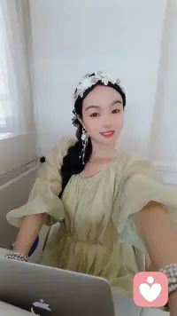 💞我们的生命里，藏着祖先走过的路，也藏着他们留下的光。
愿与同频的你，在温暖的能量场里，链接这份厚重的家族传承。
借由这份联结，疗愈过往，滋养当下，找回属于自己的内在力量。
 
雨露滋养连根苗，
风霜专打无根草。
与祖先能量同频，便能拥有温柔又坚定的洪荒之力🍃