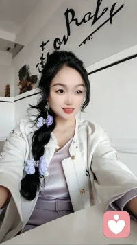 💞以前总想把白发藏起来……
现在觉得，这是我认真活过的勋章挺好。配图