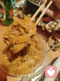 今天收藏了一句话：“我们到了一定的年龄，才会发现，人生其实有很多东西都是，可有可无，可去可留的，一生很短，其实没有什么大彻大悟，无非是步步错步步悟，边走边悟，能够治愈你的，从来都不是时间，而是你心里的那份执着和释怀。配图