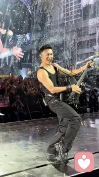 发个热乎的，青春就是青春，再也回不去了，我们只是和青春去告个别而已。看了北京的演唱会，感受了南京演唱会，没有太多的波澜，只是不知不觉就哭了，哭自己的青春懵懂，哭自己错过的机会，哭自己错过的恋人，哭奔入中场的自己！配图