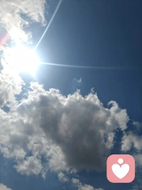 礼拜天有见到你想见的人吗？跟我说说
 一夜相思万滴泪，化作手中酒一杯。酒若能解相思苦，愿饮烈酒醉万回。酒入相思情入魂，情由心动不由人。试问世间红尘客，几人能过相思门。