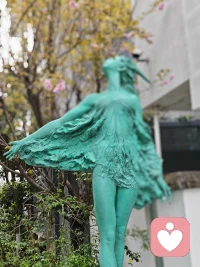 我们不能脱离社会背景来理解一个人，安全的内在感受来自于早年的照顾体验。治疗师就像一个安全的父母，关怀需要注意的儿童，去感受、想象和理解来访者的体验。配图