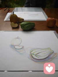 即便在最亲近的人之间，也依然存着无限的距离，这份距离让他们得以看见天空衬托之下的彼此，而如果他们成功的爱上了这份距离，并接受这个认识，美丽的生命就会并肩成长。配图