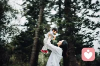 至为人父母的我们

       养孩子，其实是一场温柔的修行。我们总希望孩子优秀、懂事、听话，却常常忘了，他们最需要的，不是完美的成绩，而是被看见、被理解、被稳稳爱着。
 
      孩子闹脾气，不是故意不听话，而是情绪找不到出口；孩子沉默退缩，不是不懂事，而是心里藏着不安和害怕。
 
多一点耐心，少一点指责；
多一句拥抱，少一句批评；
多一份倾听，少一份焦虑。
 
       你温和的语气，坚定的支持，就是孩子一生最足的底气。孩子在成长，我们也在成长……
       愿每一位父母，都能温柔而有力量；
       愿每一个孩子，都能在爱里安心长大。
我是你的倾听师，坐下来，舒缓情绪，温柔陪伴，帮助你我配图