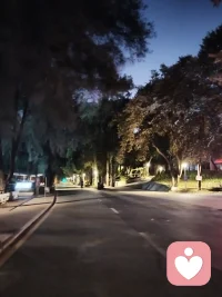 很多人不想谈恋爱，不是不需要爱，
而是怕受伤、怕失望、怕再被辜负。
 
曾经认真爱过，却换来难过，
慢慢就不敢再靠近，不敢再付出。
于是选择单身，假装坚强，
其实心里也会孤单，也会委屈。
 
没关系，不用逼自己马上好起来，
也不用强迫自己去恋爱。
你可以慢慢治愈，慢慢放下过去。
 
如果心里难受、想不通、放不下，
欢迎来找我聊聊，我会一直陪着你。配图