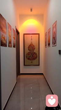 无需借谁的光，记住一点，自己永远是自己的那束光，当你孤独、寂寞、无奈、心烦、焦虑的时候，能陪你熬过去的并不是某一个人，而且那个坚强的自己，所以不要拿别人的错误惩罚自己，放过自己也是一种境界，有开心的不开心的所有的心情都可以来找我，24小时在线等你哦配图