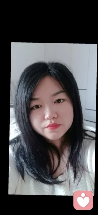 我是一名耐心温暖的倾听者，
不评判、不打断、不说教，
只做你安全的情绪树洞。
无论你是难过、迷茫、委屈、压力大，
我都在这里，安安静静听你说配图