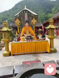 开悟前，世界上一切问题都是钱的问题、情的问题。开悟后，世界上所有的问题都是心的问题，自己的问题。向外求，皆是问题；向内求，皆是答案。万法皆空，因果不空！配图