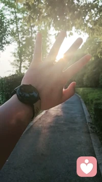 每天出去走一走，产生多巴胺，心情好，不内耗，不担忧两个小时之外的事情，做自己就好！人生苦短，爱自己比什么都重要。