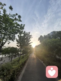每天出去走一走，产生多巴胺，心情好，不内耗，不担忧两个小时之外的事情，做自己就好！人生苦短，爱自己比什么都重要。
