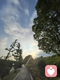 太阳☀未下山
月亮🌙爬上来配图