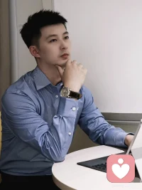 白天归顺生活，夜晚臣服于灵魂。一边努力，一边自愈。