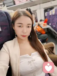 所有的不依不饶，不过是给自己画地为牢。把自己紧紧给圈住，真正的释怀是学会放手，有些事不必强求