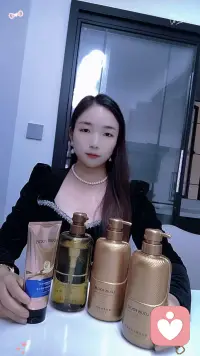 这个世界总在催促我们快一点、再快一点。于是我们焦虑、内耗、自我怀疑。但人生不是赛跑，每个人都有自己的节奏。有些花开得早，有些果实结得晚，都没关系。慢慢来，稳一点，踏实一点，你想要的，岁月都会给你。