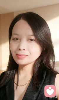 有的时候不必强迫自己立刻勇敢的振作起来，允许自己有一点软弱，允许情绪在这里短暂的停泊，可以喝口温热的水，晚上可以把灯开得暖一点，哪怕今晚今天什么都不做，只是安静的和自己待在一起，也是一种很珍贵的治愈，夜再深，灯也为你亮着，路再难，天亮总会来，，，配图