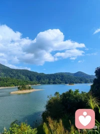 真正的强大，不是不在乎任何人的看法，而是即便听到了杂音，也依然坚定的知道“我是谁”，在这个世界上，只有两种人的看法值得一听，：一种是爱你懂你尊重你的亲人，另一种是生活过得比你精彩，，人生智慧比你高的人，你活成的样子，就是对那些闲言碎语最有力的回击，女人，万强不如自强，送给线下咨询的姐妹们共勉