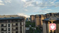 每年高考，总伴着一场夏雨，好像整个世界都在陪着这群少年，不必慌张，不必焦虑，淋过这场六月的雨，前方全是晴朗大道，愿每一位考生，都从容应战，不负自己不负韶华，祝旗开得胜！前程似锦！