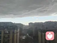 每年高考，总伴着一场夏雨，好像整个世界都在陪着这群少年，不必慌张，不必焦虑，淋过这场六月的雨，前方全是晴朗大道，愿每一位考生，都从容应战，不负自己不负韶华，祝旗开得胜！前程似锦！