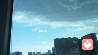每年高考，总伴着一场夏雨，好像整个世界都在陪着这群少年，不必慌张，不必焦虑，淋过这场六月的雨，前方全是晴朗大道，愿每一位考生，都从容应战，不负自己不负韶华，祝旗开得胜！前程似锦！