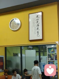 新凉入序，秋意渐来。
众生皆有心事，人人各有风霜。
不必伪装无忧无虑，脆弱本就是人之常态。
不评判、不否定，以真诚赴一场心灵的相遇。