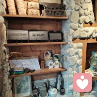 回不去的曾经，留不住的过往，有时候我们怀念的不是某个人，而是过去的那段岁月，时间让我们都成了有故事的人…配图