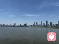 凡是你想控制的，其实都控制了你。允许他们做他们，允许自己做自己。配图