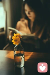 累了就轻轻歇一歇，我会安安静静陪着你，听你慢慢说。配图