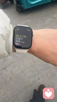 让汗水带走疲惫，让多巴胺装满快乐，每一次奔跑都是与自己的和解，每一次跳跃都是向阳光的奔赴，动起来，让身体告诉你，快乐其实很简单。配图