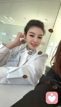 如果你也在感情里迷茫、委屈、不知道怎么沟通，愿意的话，我在这里，安静听你说。配图