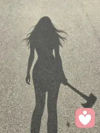 真正的亲密，是成为彼此“不可替代的万能搭子”。不是要你杜绝所有社交，而是要警惕婚姻中“核心功能”的转移。健康的婚姻，应该能让双方都感觉到：“在大多数重要的生活面向里，你依然是我第一时间、也是最想分享和合作的那个人。”婚姻最大的危险，有时不是突如其来的暴风雨，而是日复一日的“慢性失温”。配图
