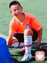 你可以哭，你可以笑，你可以此刻生气下一秒就好，愿你今天放下“大人”的身份，允许自己像孩子一样，为一颗糖真心实意的高兴，也为一次摔倒理直气壮的难过，因为——儿童节快乐🙂配图