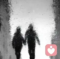 我亲近你，但不会被你的情绪卷走；我尊重你，但不会因为怕你失望就放弃自己的选择。不过于讨好，不刻意逃离。