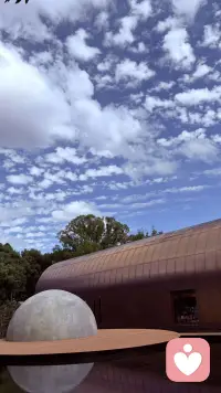 你说的是逻辑，他听的是情绪
你说的是方法，他听的是教育
你说的是建议，他听的是意见
你说的是问题，他听的是抱怨
你说的是道理，他听的是偏见
你说的是期待，他听的是指责
你说的是事实，他听的是质疑
你说的是复盘，他听的是旧账
你说的是知足，他听的是偷懒
你说的是因果，他听的是诅咒