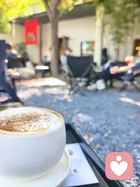 “人生与其说是走向别人，还不如说是如何大方勇敢地走向自己！”很喜欢一位来访者反馈的这句话。赫尔曼·黑塞说过：“每个人的生命，其实都是通向自我的征途。还有荣格：你生命的前半辈子或许属于别人，活在别人的认为里；那请把后半辈子还给你自己，去追随你内在的声音。”当自我觉醒，从证明自己，到成为自己，从活着，到真的生活。