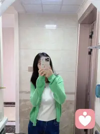 一定要趁早的意识到，其实这个世界只有你一个人，你在乎这个世界就在你没了，世界也消失了，此刻当下就是你生命中最好的年纪，身体健康，亲人安在现世安稳，可别因为一点小事就把自己的情绪弄得一团糟，你所拥有的远比你想象的要多的多，配图