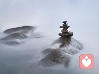 我问佛：这世间为何会有那么多的遗憾？佛曰：这是个婆娑的世界，婆娑即遗憾，没有遗憾，给你再多幸福也不会体会快乐。配图