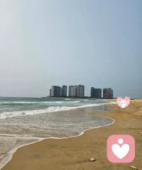 你不需要变得更好才值得被爱，就像森林不需要变绿才配拥有阳光。早安