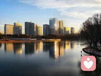 不管是工作里没完没了的压力，是人际关系里的委屈和拉扯，还是对当下自己的不满与苛责？没关系，你可以在这里安全地说出来，不用伪装坚强，也不用害怕被评判。
 
作为倾听师，米兰我始终在这里，带着全然的接纳与倾听，陪你一起拆解这些情绪的褶皱。我们会慢慢找到那些被忽略的需求，看见那些被压抑的感受，然后一起找到更温柔、更滋养你的方式——去应对内心的风暴，去和这个世界好好相处。
 
你要记得，你从来都不是只能用“碰撞”才能被看见。你值得被温柔对待，值得被好好倾听，值得被这个世界，也被你自己，稳稳地接住。配图