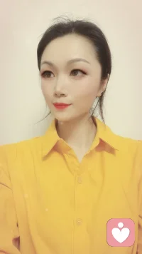 真正在意你的人，
怎么舍得让你在等待里胡思乱想。
他的忙是借口，爱是行动，
心里有你，再忙也有空。
 
 哪有什么真的没时间，
不过是不够在乎罢了。
真心爱你的人，
会把你揉进日常，
一有空就奔向你，
再忙也会把你放在第一位。
 
 冷落这件事，从来都不是意外。
真正把你放在心上的人，
舍不得让你孤单，
舍不得让你猜测，
更舍不得让你一个人撑着所有情绪。
 
 爱不是嘴上说说，
是再忙也会惦记，
再累也会回应。
满心是你的人，
永远有空，永远温柔，永远偏向你。