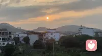 十五月儿圆，十六日轮满。
佛光暖暖照人间，清辉朗朗映长天。
愿时光温柔，抚平过往伤痕；
愿美好朝夕，常伴你我身边。配图
