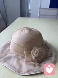 断点‑张敬轩

静静地陪你走了好远好远
连眼睛红了都没有发现
听着你说你现在的改变
看着我依然最爱你的笑脸

这条旧路依然没有改变
以往的每次路过都是晴天
想起我们有过的从前
泪水就一点一点开始蔓延

我转过我的脸
不让你看见
深藏的暗涌已经越来越明显
过完了今天
就不要再见面
我害怕每天醒来想你好几遍

我吻过你的脸
你双手曾在我的双肩
感觉有那么甜 我那么依恋
每当我闭上眼
我总是可以看见
失信的诺言全部都会实现

我吻过你的脸
你已经不在我的身边
我还是祝福你过得好一点
断开的感情线
我不要做断点
只想在睡前再听见你的
蜜语甜言