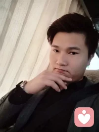 其实很多人都在偷偷硬撑。
明明很累，还要说我没事；
明明很痛，还要装作无所谓。
 
如果你也有心事、纠结、崩溃、说不出口的委屈
不敢跟朋友说、怕家人担心、怕别人不理解
都可以来找我。
 
我不会评价你的选择
不会教育你该怎么做
更不会把你的话讲给第三个人。
 
你可以碎碎念、可以吐槽、可以哭、可以说胡话。
不用体面，不用坚强，不用懂事。
你只管说，我认真听。配图